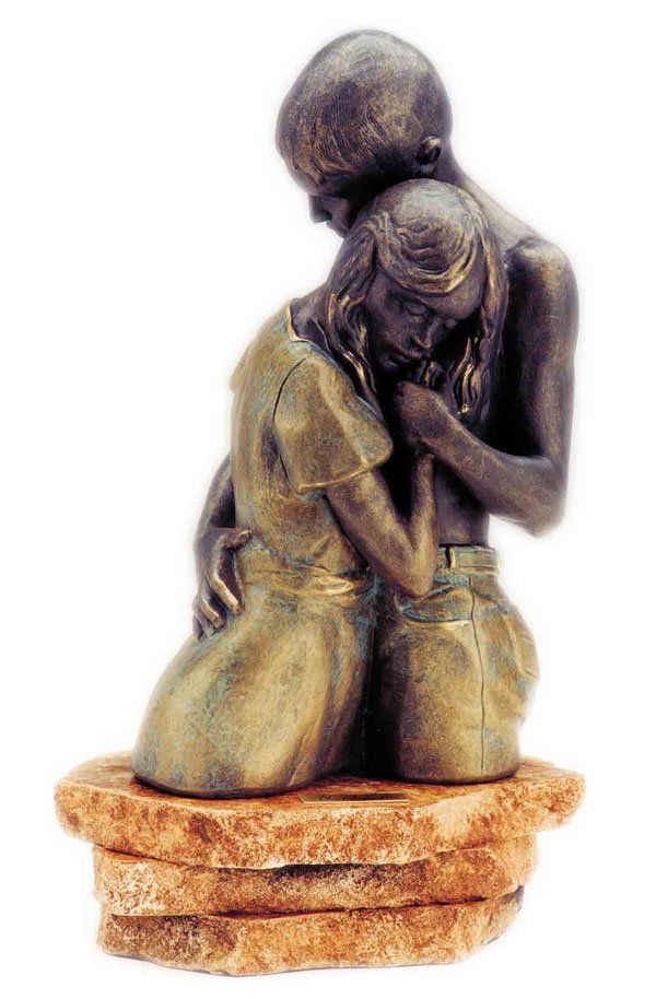 Busto abrazo