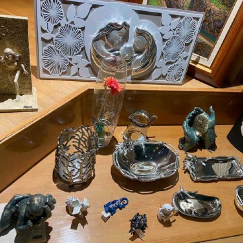 Bandejas, relojes, figurillas o otros objetos de regalos