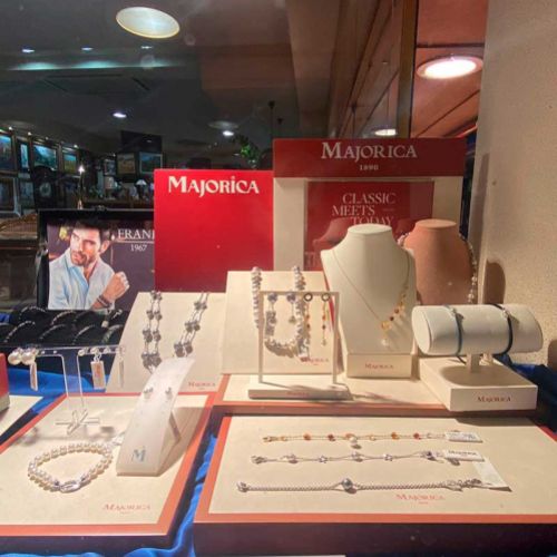 Expositor de pulseras y collares