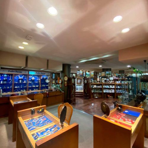 Mostradores de joyería de madera y vidrio