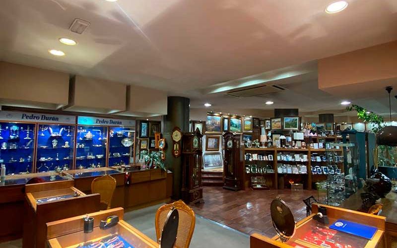 Mostradores de joyería de madera y vidrio